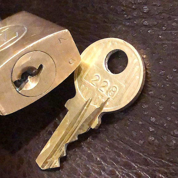 Vintage LV Louis Vuitton Padlock Lock & Key 228 - Picture 6 of 11